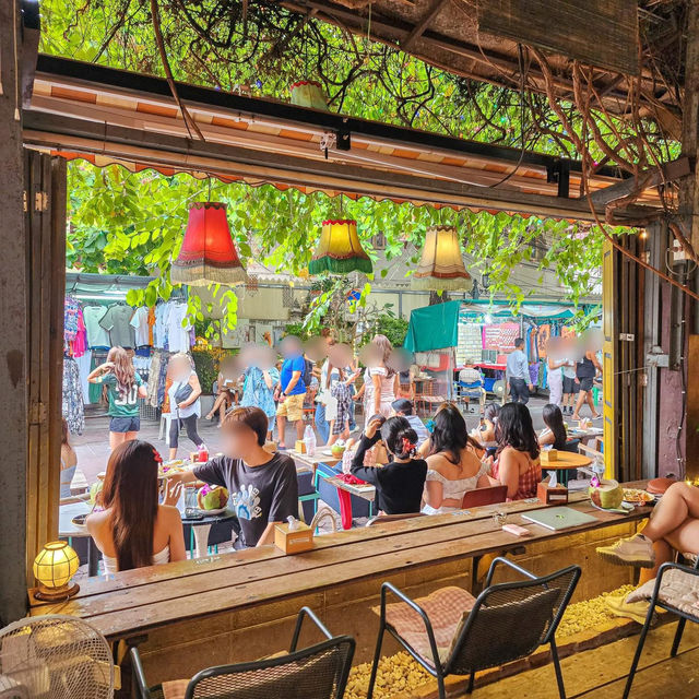 Madame musur bar & restaurant