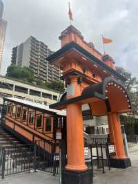 【搭上電影裡的復古列車！洛杉磯 Angels Flight 體驗小而經典的時光旅行】🎬🚋🌇