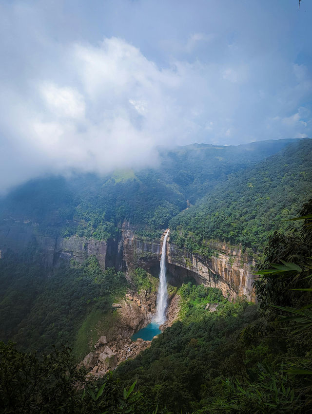 🌿 A Journey Through the Clouds: My Trip to Meghalaya