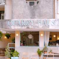 Quarry Haus (ควารี่ เฮาส์) คาเฟ่สไตล์มินิมอล