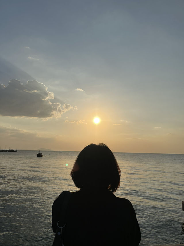 [ชลบุรี] 🌅 บรรยากาศ golden hour ที่หาดบางแสน