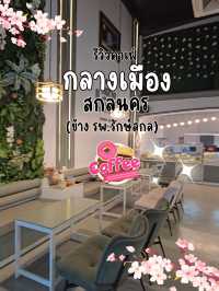 รีวิวคาเฟ่ "กลางเมือง" สกลนคร บรรยากาศดี