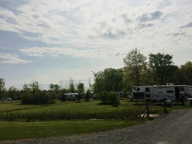 Camping at Niagara Falls : Nature Escape