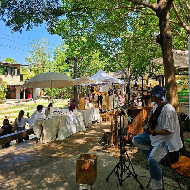 🕶บ้านข้างวัด เชียงใหม่ | ชุมชนอาร์ทๆ ของคนชิคๆ👓