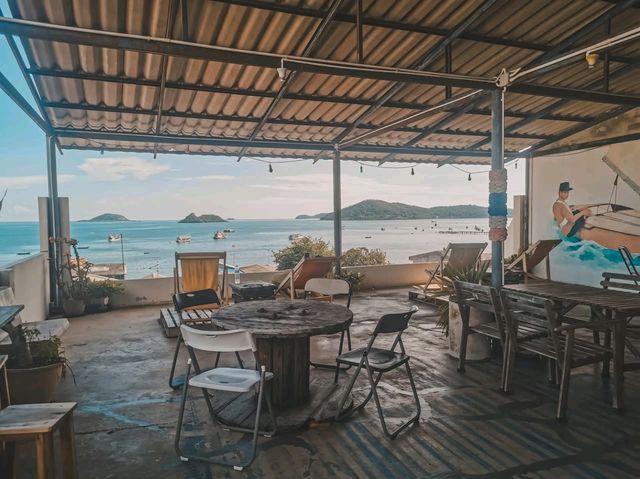 A​ good​ vibe 🤍💙 Sattahiptale Boutique Guesthous