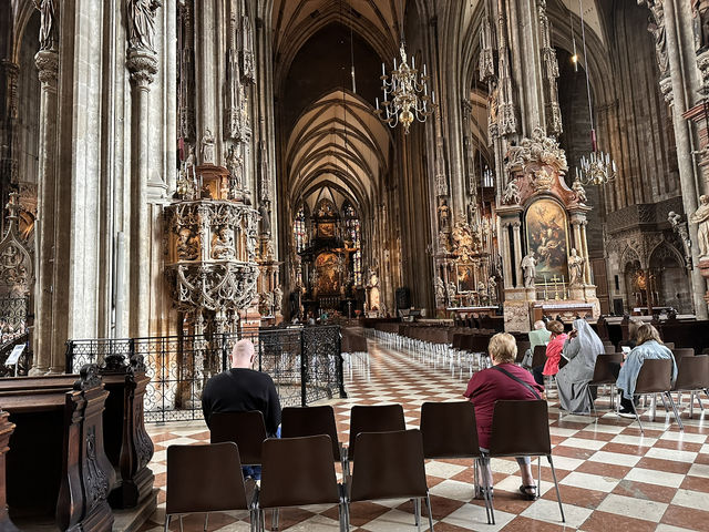 【シュテファン大聖堂｜Stephansdom】 ウィーンのシンボルにして、モーツァルトゆかりの大聖堂 