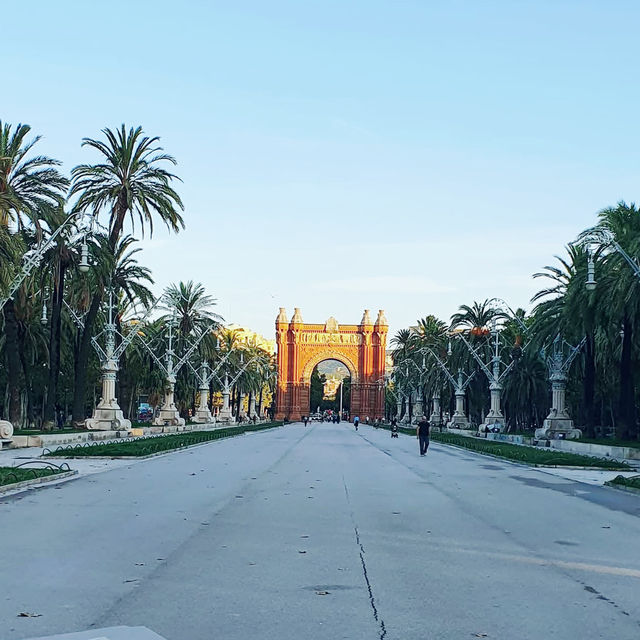 Barcelona’s Brick Beauty: Arc de Triomf 🇪🇸