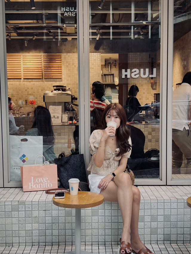 Brewing Moments in Central: Blue Bottle Vibes!