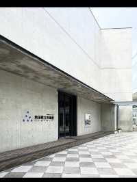 🎯【秋田・秋田県立美術館】藤田嗣治の大壁画に出会える、水辺のモダンアート空間 