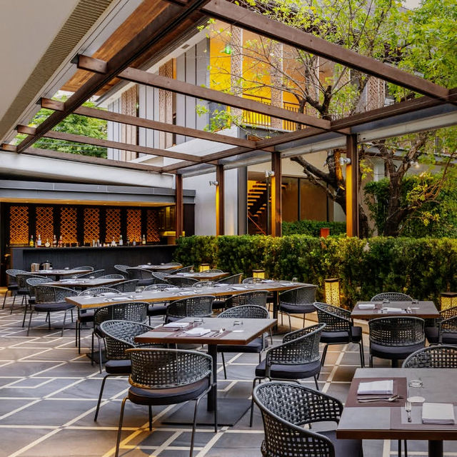 A Luxurious Escape in a Serene Oasis
