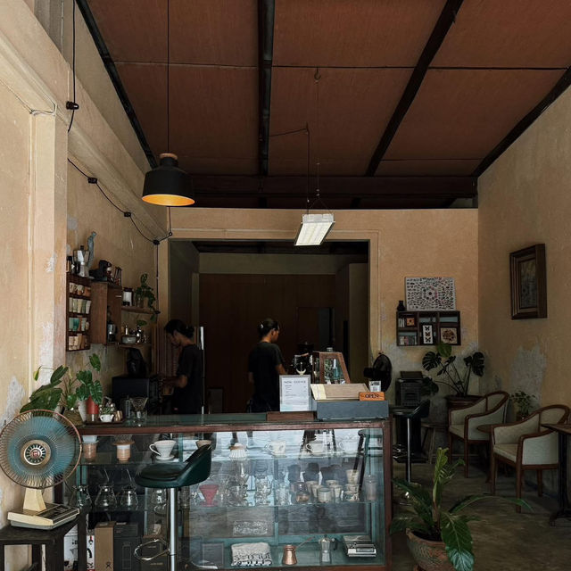  คาเฟ่ลับที่คอกาแฟห้ามพลาด!Flower Coffee Slow Bar