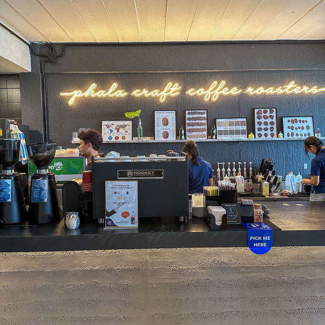 คาเฟ่วิวทะเล🧜‍♂️ Phala craft Coffee Roaster 