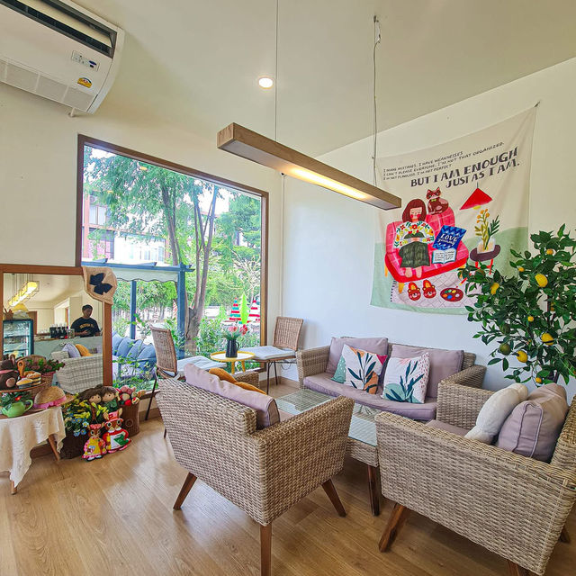 🏡 Huus’ of coco Cafe – กระท่อมน่ารักบนทุ่งนา