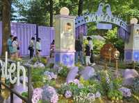Look at all the Metamongs around the park!!!