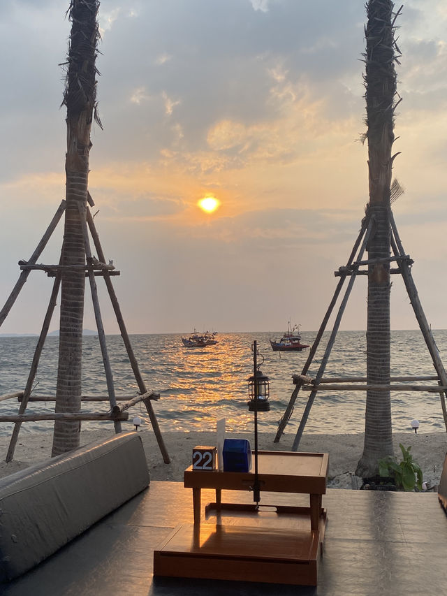 ท่าช้าง บางแสน ชลบุรีที่นั่งชิลล์ริมชายหาด🌊