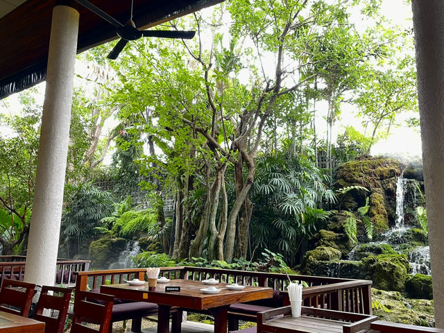 ร้านอาหาร@ชานชาลา กาญจนบุรี บรรยากาศร่มรื่นมาก