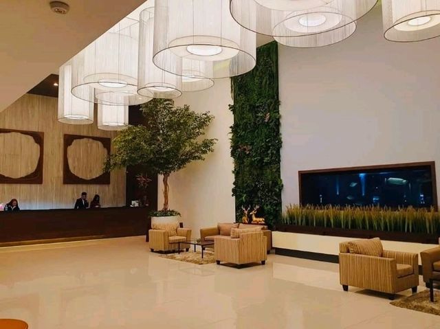 チェンマイの中心で快適ステイ – Mövenpick Suriwongse Hotel