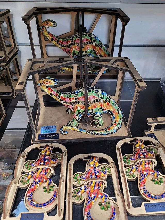 Unique Singaporean crafts and figurines at Sentosa Shop