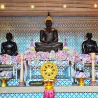 สักการะหลวงพ่อพระแสนและหลวงพ่อทองคำ ณ วัดหงส์