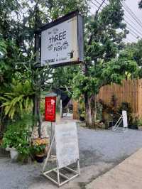tHe tHReE LiTTle PiGs สามพราน คาเฟ่น้องหมาเข้าได้