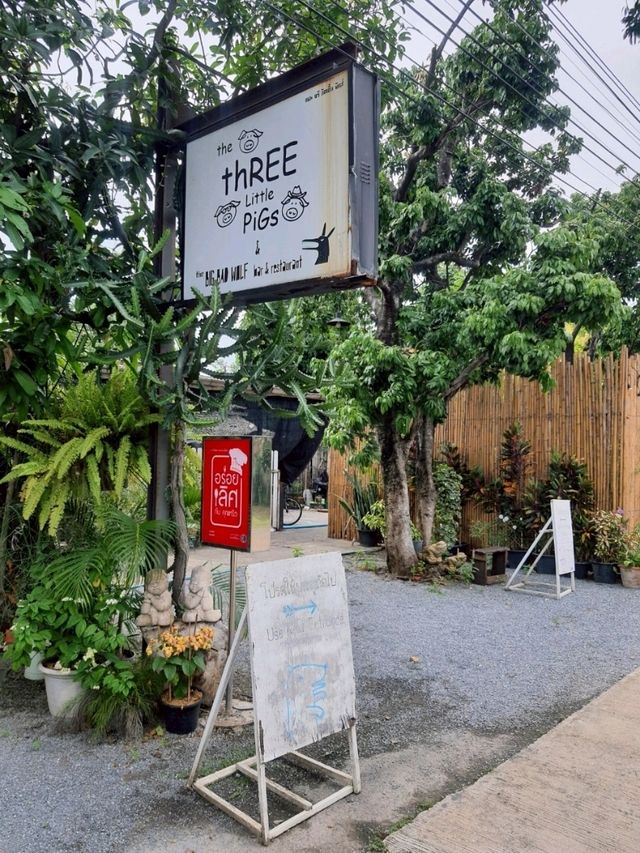 tHe tHReE LiTTle PiGs สามพราน คาเฟ่น้องหมาเข้าได้