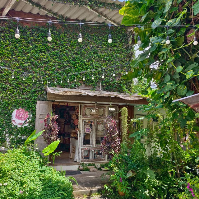  บ้านข้างวัด (Baan Kang Wat), เชียงใหม่