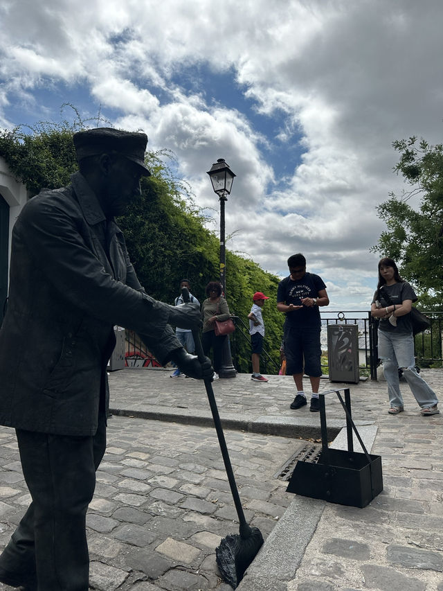 🎨芸術家たちの丘・モンマルトルで、パリの“絵になる時間”を。🇫🇷🖌️