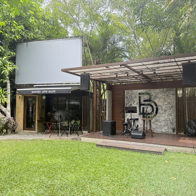 Backstreet House Pattaya ร้านใหญ่นั่งชิว