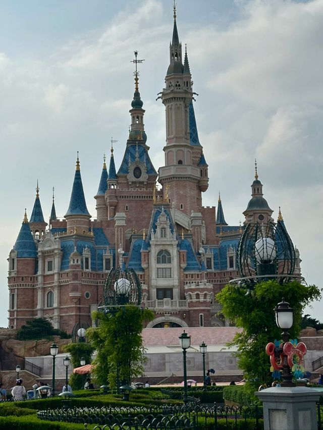A Castle Like No Other: Shanghai Disneyland’s Royal Wonder