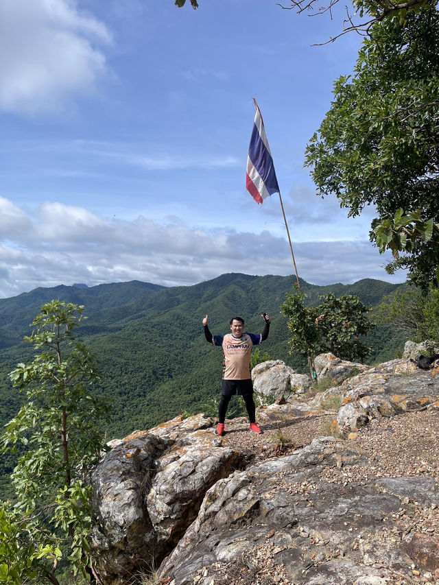 จุดชมวิวผาแดง ดอยกาน อำเภอบ้านโฮ่ง จังหวัดลำพูน