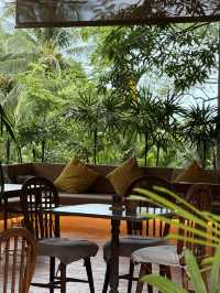 Ocean Man  คาเฟ่ริมผาร่มรื่นกลางเขาหลัก
