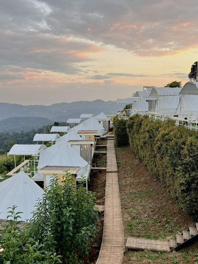 “พักใจไว้บนภู ดื่มด่ำธรรมชาติที่ภูดอยโฮมสเตย์” ⛰️🌻