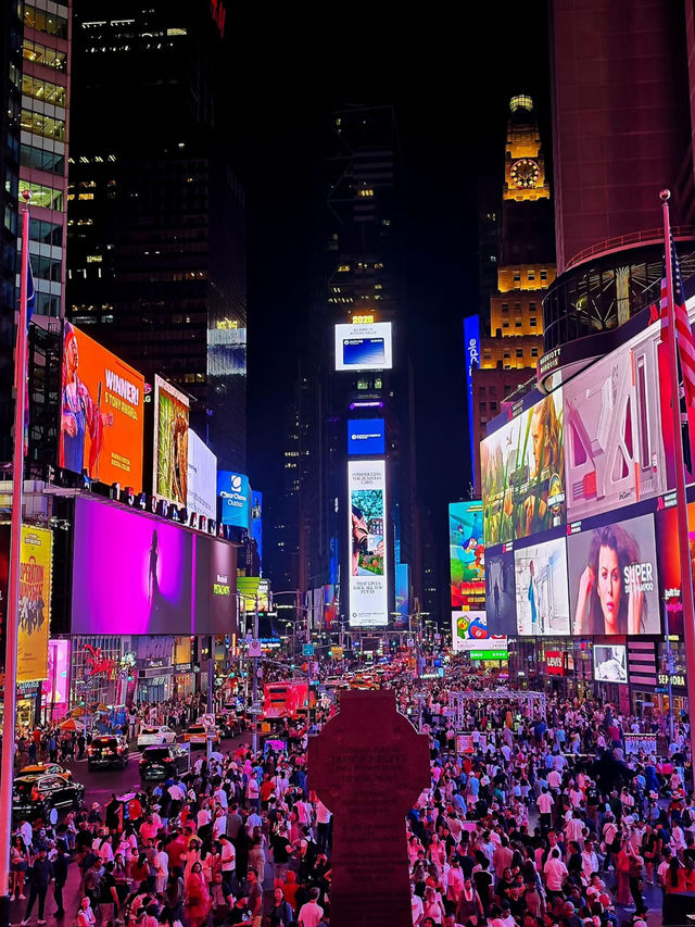 Times Square – The Pinnacle of Urban Chaos and Global Glamour
