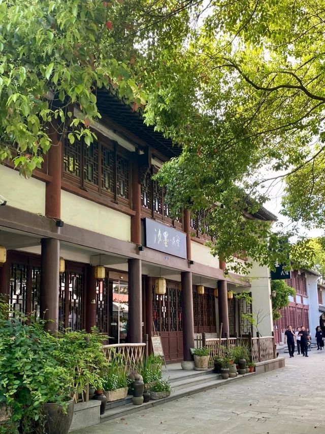 Yanguan Ancient Town – Where the Qiantang River Writes History with Tides