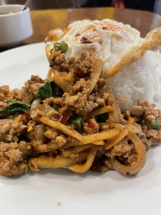 【タイ料理 クンメー 新大久保本店｜東京・新大久保】 「エスニックタウン新大久保の老舗、本場仕込みのタイ食堂」