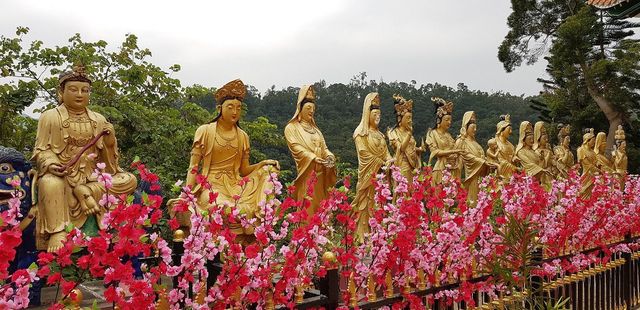 Ten Thousand Buddhas Monastery (Man Fat Sze)