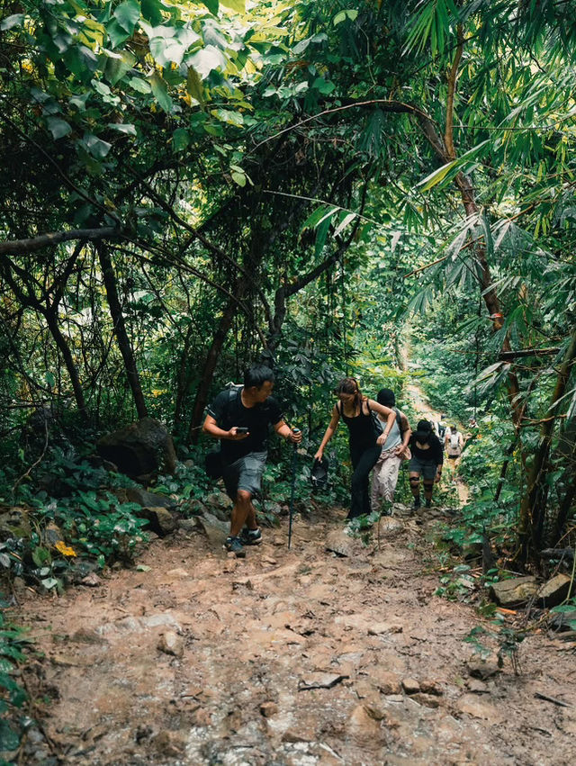 หุบเขา "ตีนไก่" บ้านนา จังหวัดนครนายก หุบเขา "ตีนไก่" บ้านนา จังหวัดนครนายก