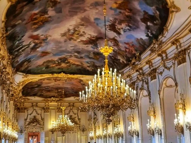 🌸🏰 Schönbrunn Palace – Vienna’s Jewel of Royal Grandeur