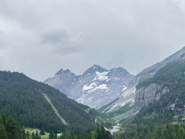 🏔️✨ GIMMELWALD — SWITZERLAND’S ALPINE HAVEN OF PEACE 🇨🇭🌿 🏔️✨ GIMMELWALD — SWITZERLAND’S ALPINE HAVEN OF PEACE 🇨🇭🌿