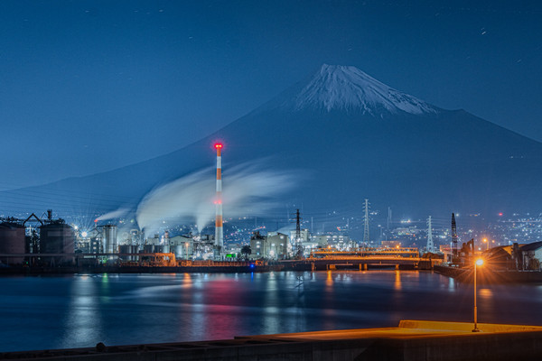富士山のフォトスポット！工場夜景と富士山が撮れる有名スポット