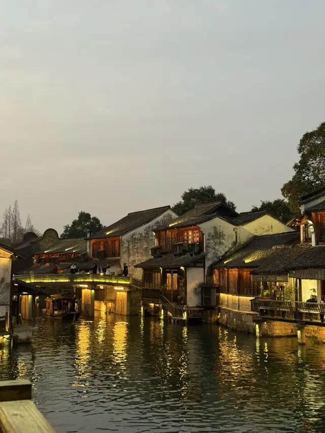 Nighttime Wuzhen – you’re missing a lot if you go just for a day trip 🌙🏮