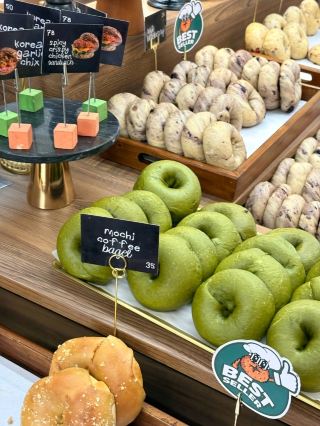 A culinary hit with a variety of delicious donuts that will make you go crazy!
