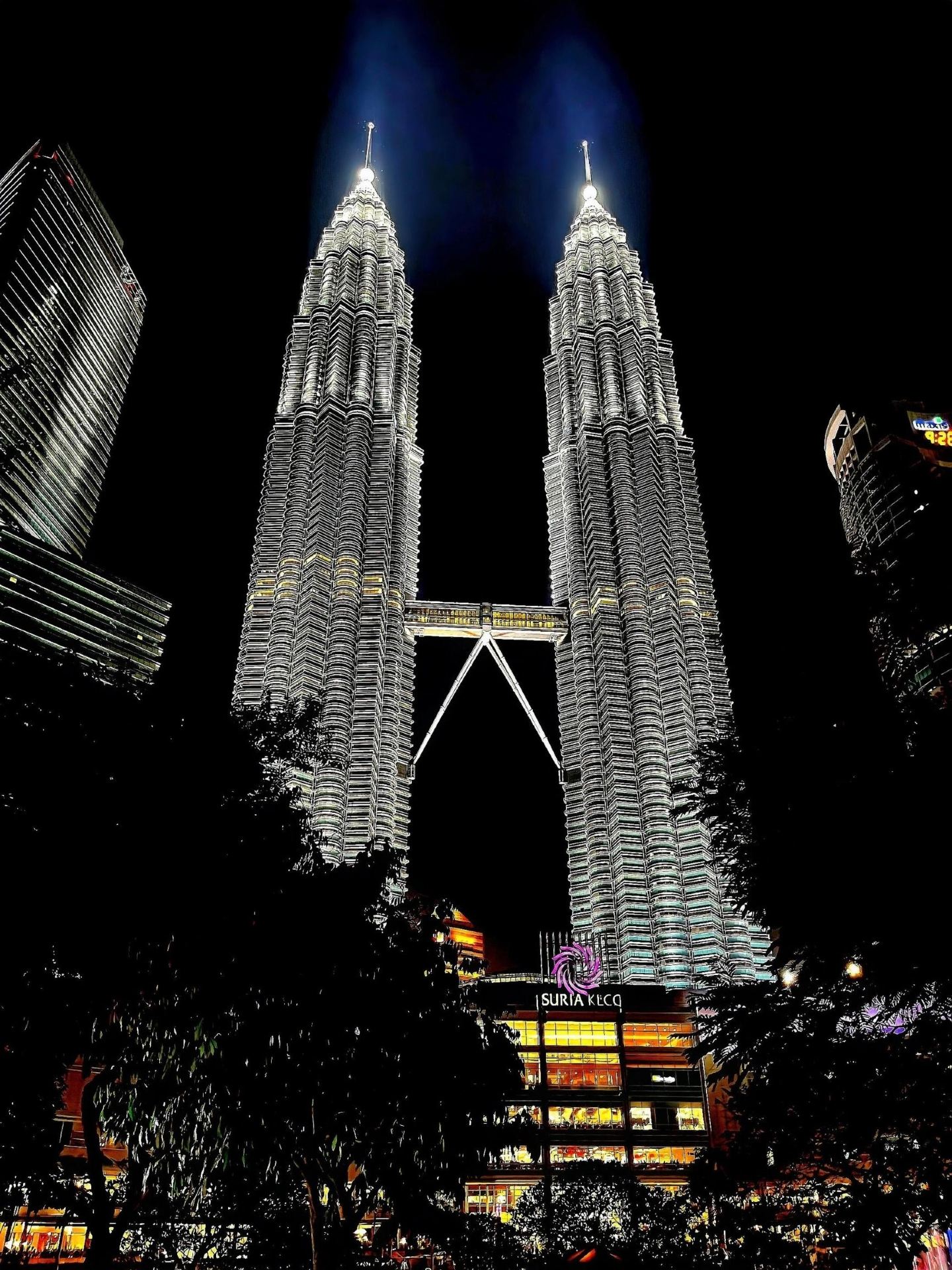 The Unofficial Ritual of Photographing the Petronas Towers 📸