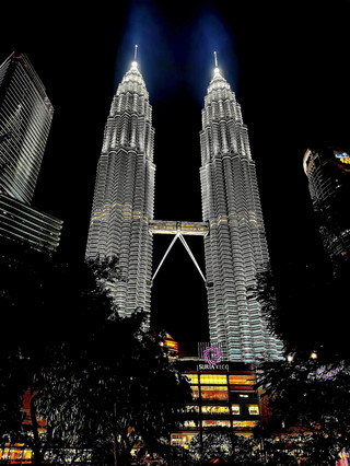 The Unofficial Ritual of Photographing the Petronas Towers 📸