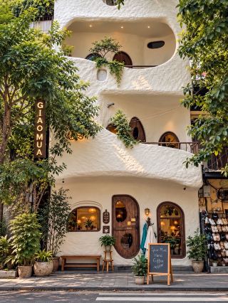 Hanoi’s Most Aesthetic Hobbit-Like Café — Giao Mua Coffee