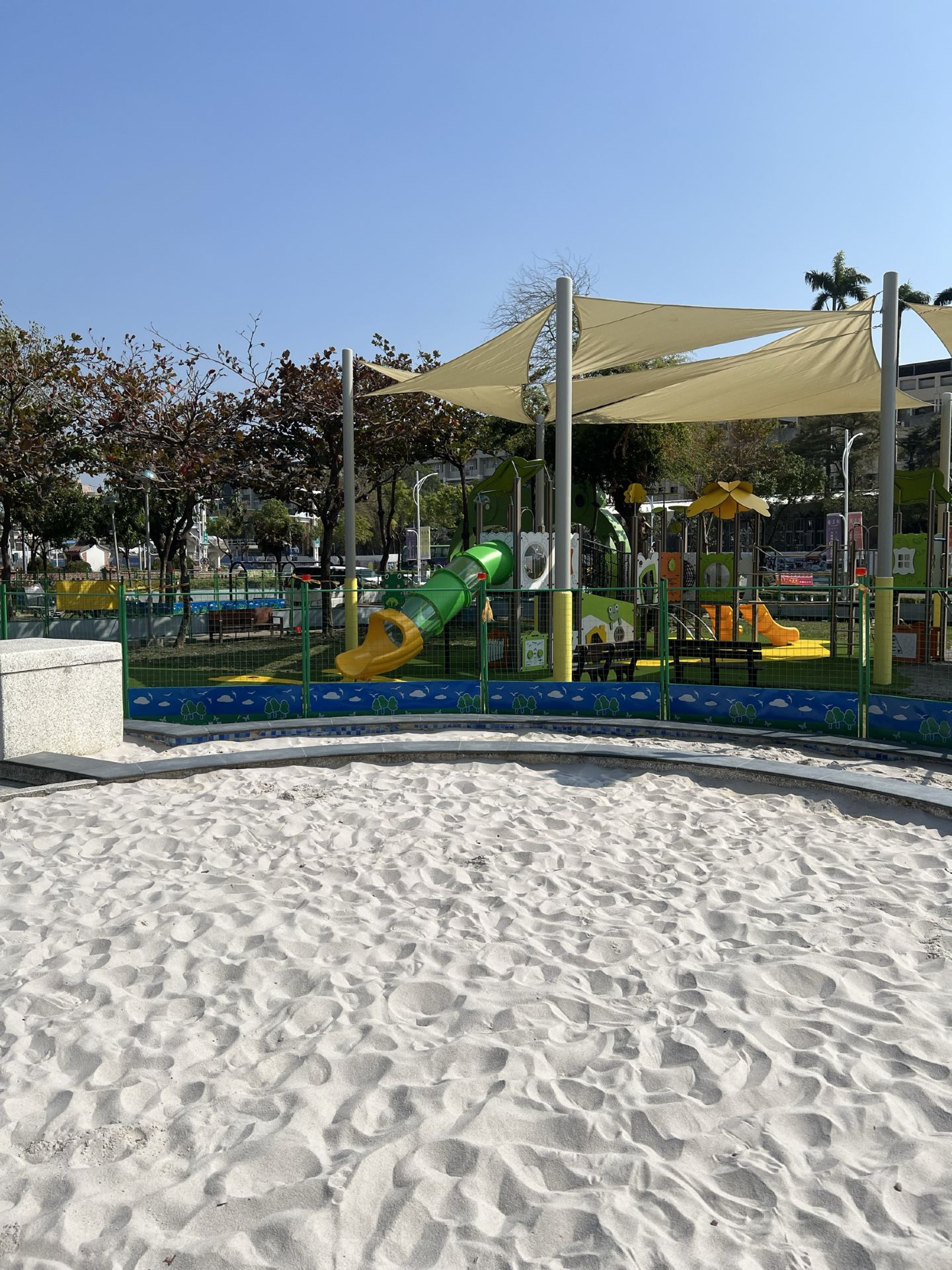 Discover a Hidden Frog-Themed Park Right Next to Chiayi's Wenhua Road Night Market! A Perfect Spot for Family Fun and Nighttime Shopping.