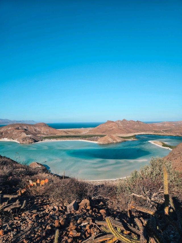 Some views are so surreal… you almost want to keep them secret 🌊✨