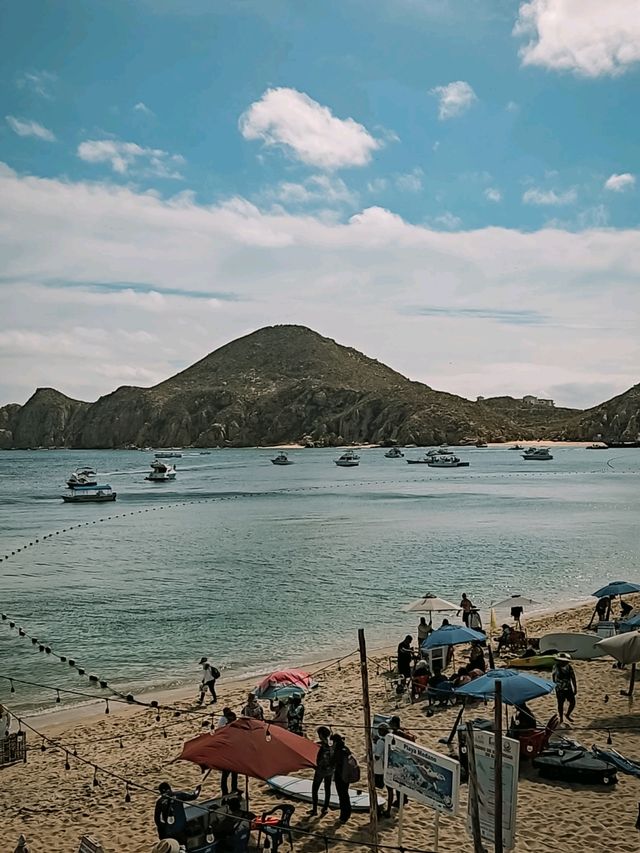 🇲🇽Medano Beach hits different when you’re sipping margaritas at Mango Deck by noon 🍹🔥