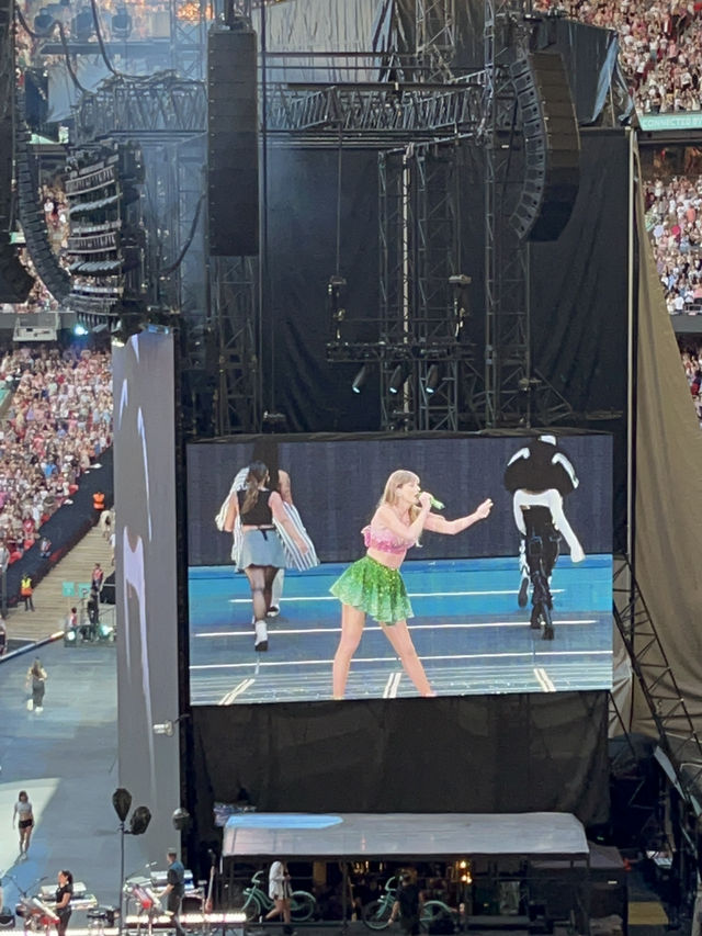 London | Happy to enjoy the eras tour with Taylor swift