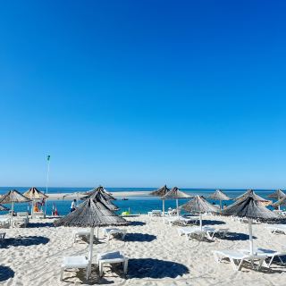 《🇵🇹ท่องเที่ยวโปรตุเกส》ใช้เวลาช่วงบ่ายอันแสนสบายกับน้ำใสและทรายละเอียด